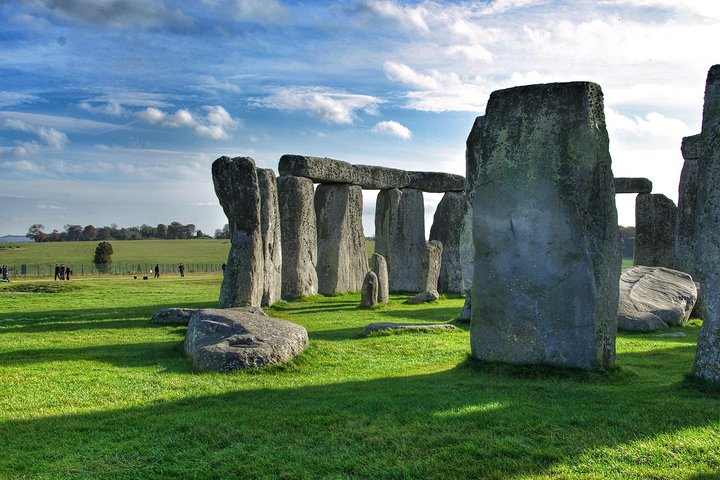 Guided tour to Bath & Stonehenge from Cambridge by Roots Travel. - Photo 1 of 15